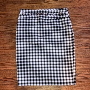Women’s black & white plaid skirt